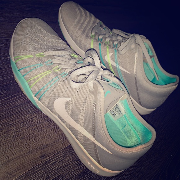 Nike free runs - Picture 1 of 2